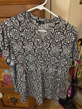 Ava & Grace Black and White Printed Button-Front Tunic